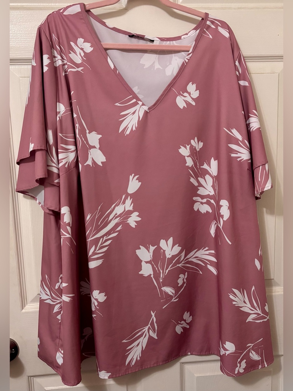 🌸 BloomChic Pink and White Floral Print Top